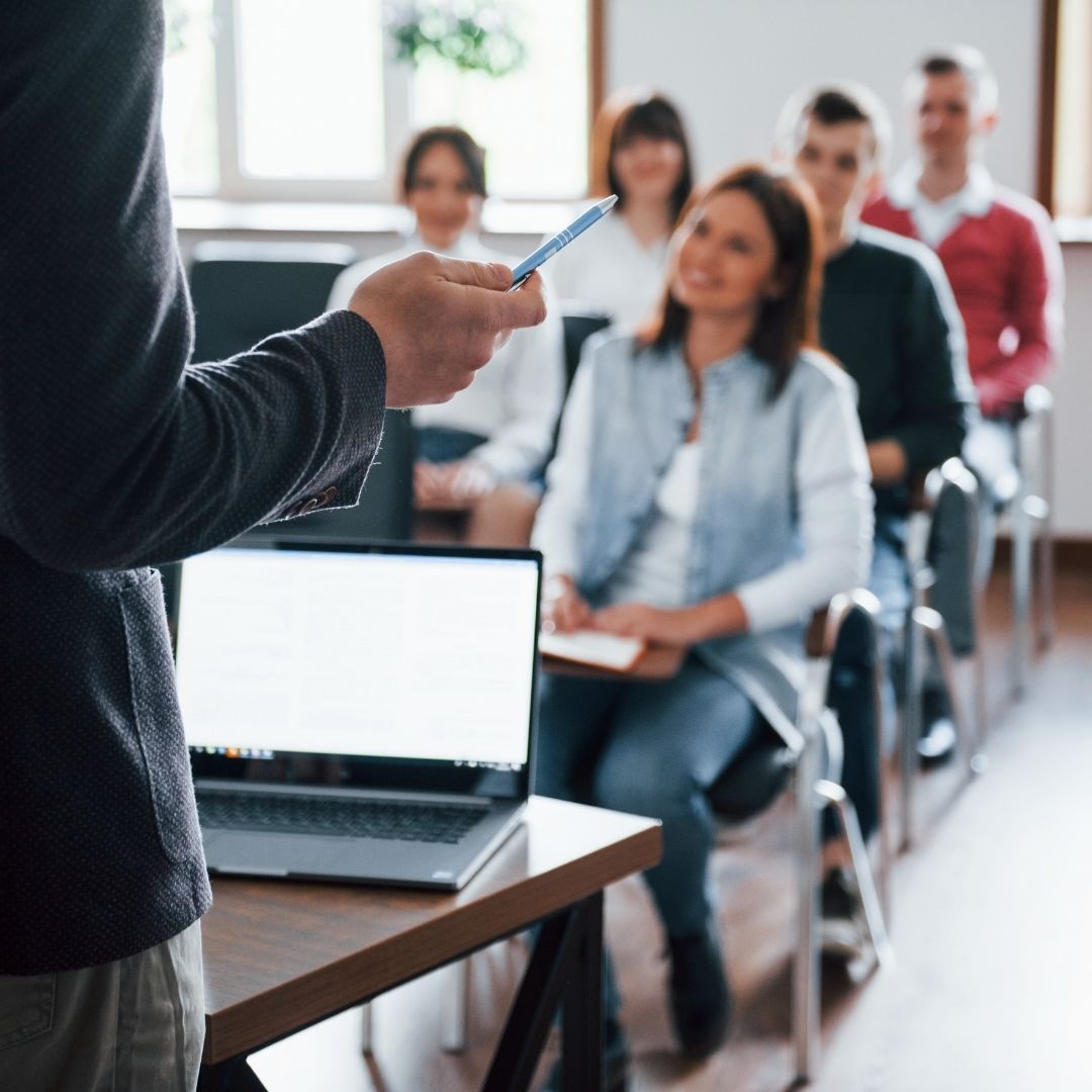 Academic presentation coaching for UK university students