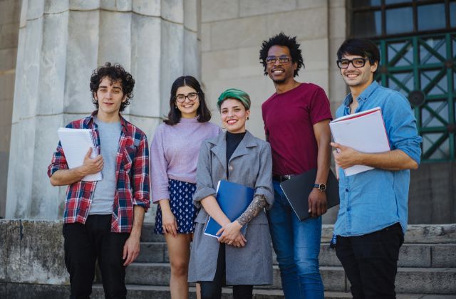 University case study tutor providing academic guidance