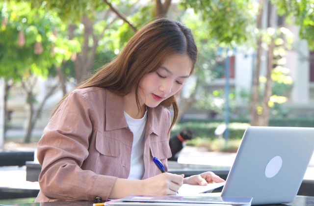 Critical dissertation analysis and argument coaching
