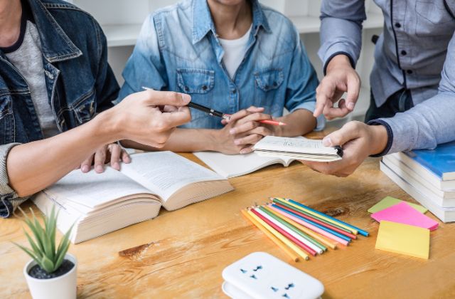 Reflective writing planning support